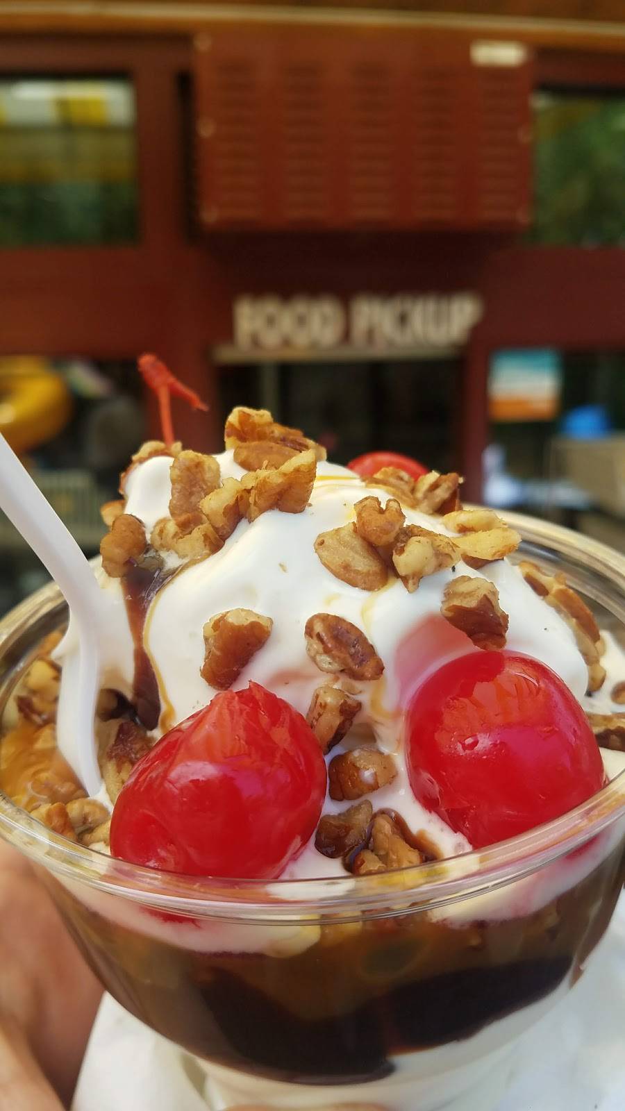 Not Licked Yet Frozen Custard | restaurant | 4054 Main St, Fish Creek, WI 54212, USA | 9208682617 OR +1 920-868-2617