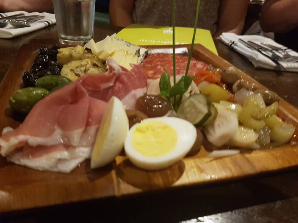 Highview Food & Drink | restaurant | 166 High St, Southampton, ON N0H 2L0, Canada | 5194834003 OR +1 519-483-4003