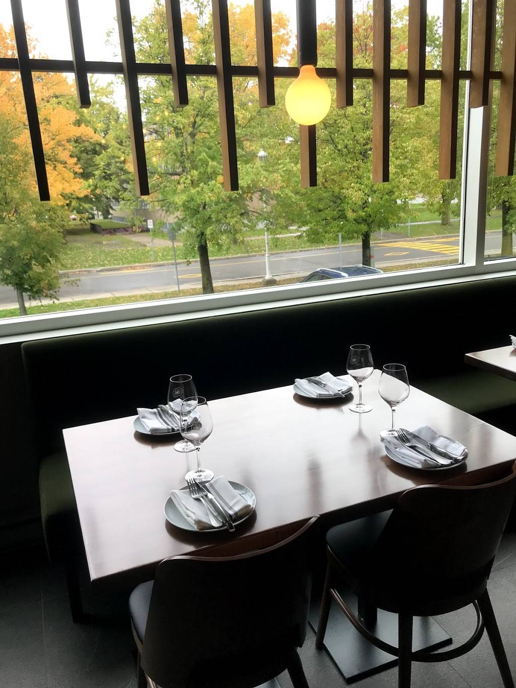 Resto Capucine | restaurant | 7000 Boulevard Maurice-Duplessis, Montréal, QC H1G 0A1, Canada | 5143287604 OR +1 514-328-7604