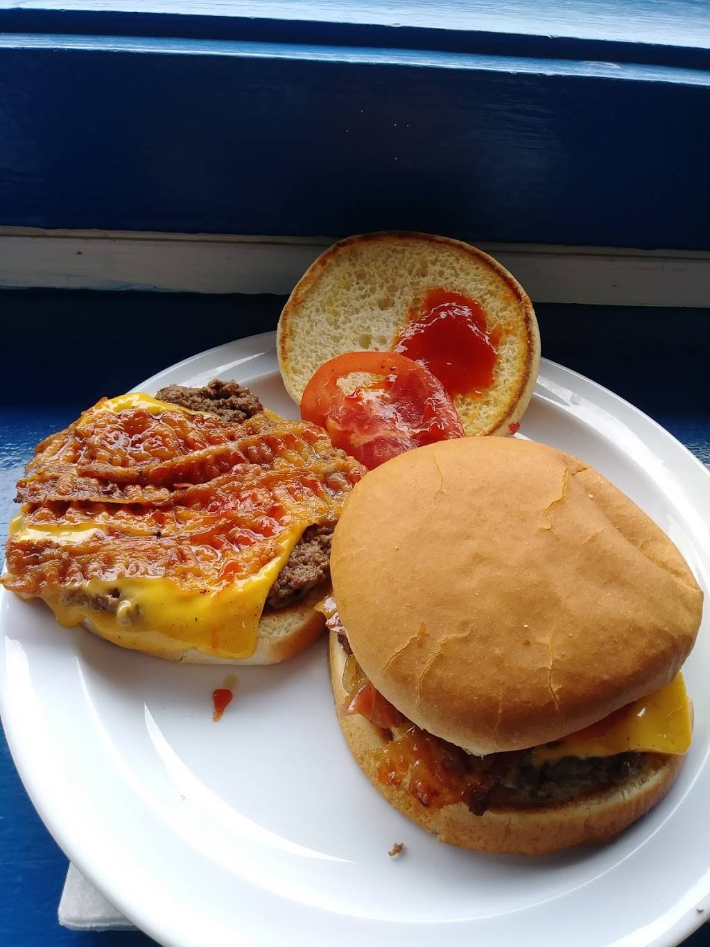 Charlies Hamburgers | restaurant | 237 East MacDade Boulevard, Folsom, PA 19033, USA | 6104614228 OR +1 610-461-4228