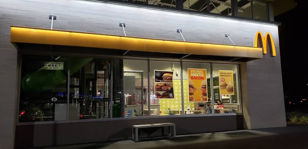 McDonalds | cafe | 12311 Main St N, Jacksonville, FL 32218, USA | 9044230577 OR +1 904-423-0577