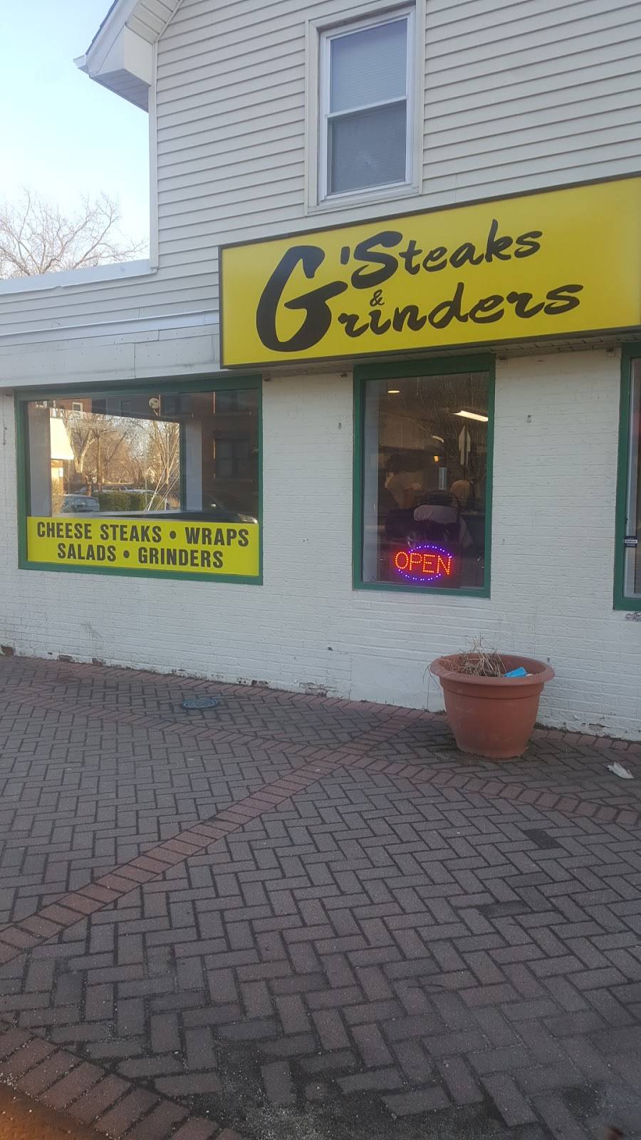 Gs Steaks & Grinders | restaurant | 2053 Park St, Hartford, CT 06106, USA | 8602161690 OR +1 860-216-1690