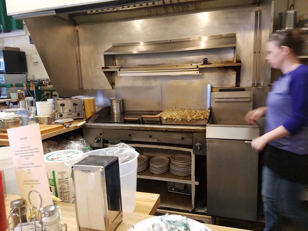 Brown Cow Restaurant | restaurant | 350 E Main St, Newport, VT 05855, USA | 8023347887 OR +1 802-334-7887