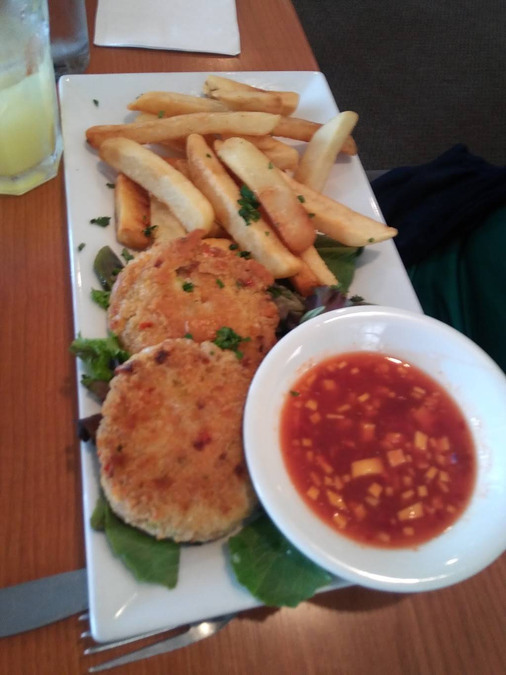 Lighthouse Waterfront Cafe | restaurant | 76 Shore Rd, Glen Cove, NY 11542, USA | 5162772088 OR +1 516-277-2088