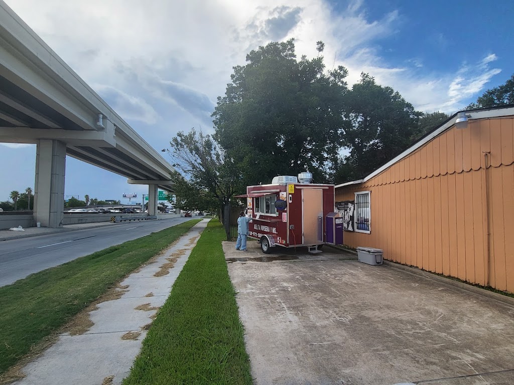 Adelita Pupuseria y Mas (Food Truck) | restaurant | 6715 Gulf Fwy, Houston, TX 77087, USA | 7139725354 OR +1 713-972-5354