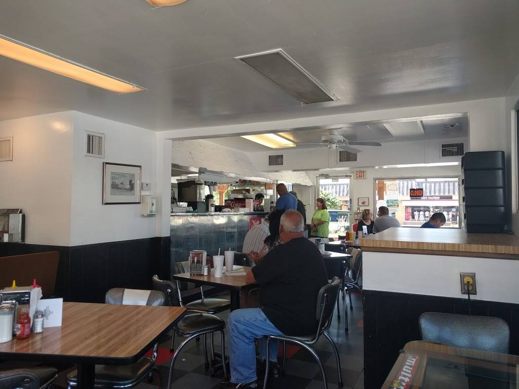 Town Topic Hamburgers Mission KS | restaurant | 6018 Johnson Dr, Mission, KS 66202, USA | 9133628830 OR +1 913-362-8830