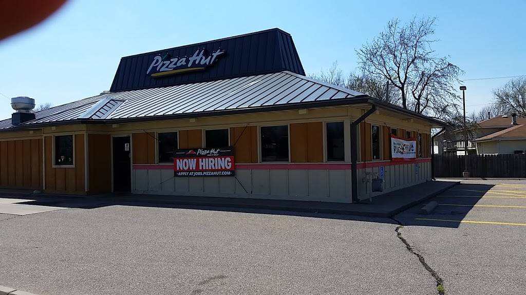 Pizza Hut | meal delivery | 915 E 3rd St, Douglass, KS 67039, USA | 3167472389 OR +1 316-747-2389