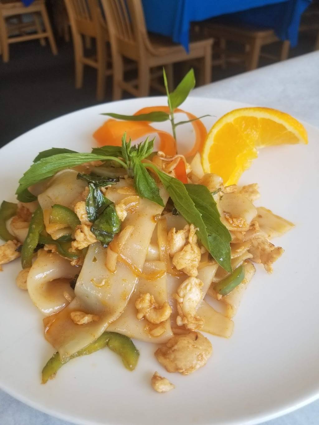 LightHouse Restaurant | restaurant | 11 Monroe Bay Ave, Colonial Beach, VA 22443, USA | 8042247580 OR +1 804-224-7580