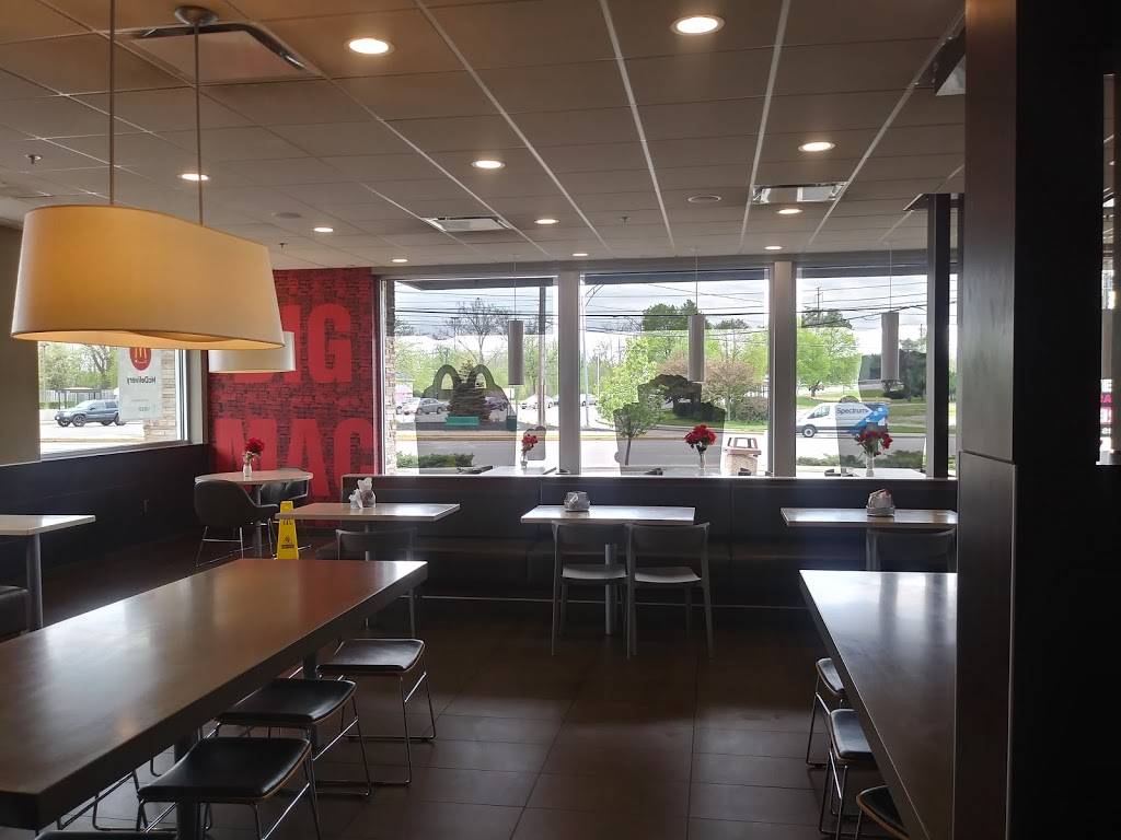 McDonalds | restaurant | 15629 Broadway Ave, Maple Heights, OH 44137, USA | 2163329930 OR +1 216-332-9930
