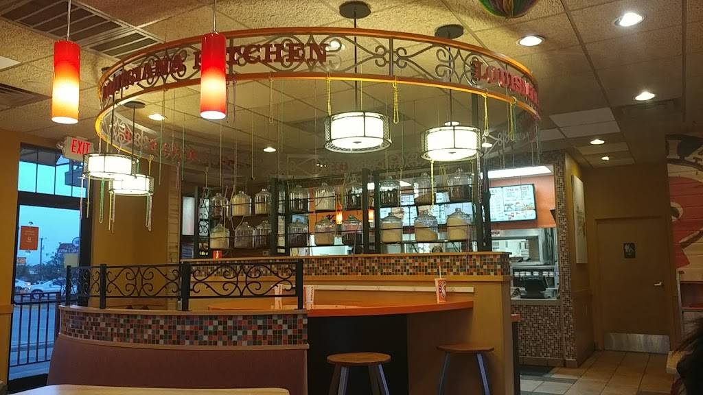 Popeyes Louisiana Kitchen | restaurant | 7606 Guilbeau Rd, San Antonio, TX 78250, USA | 2105097444 OR +1 210-509-7444