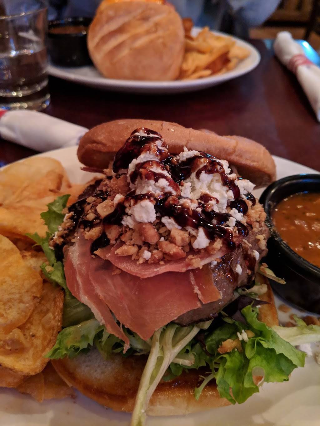 Boston Burger Co-Davis Sq | restaurant | 37 Davis Square, Somerville, MA 02144, USA | 6174407361 OR +1 617-440-7361