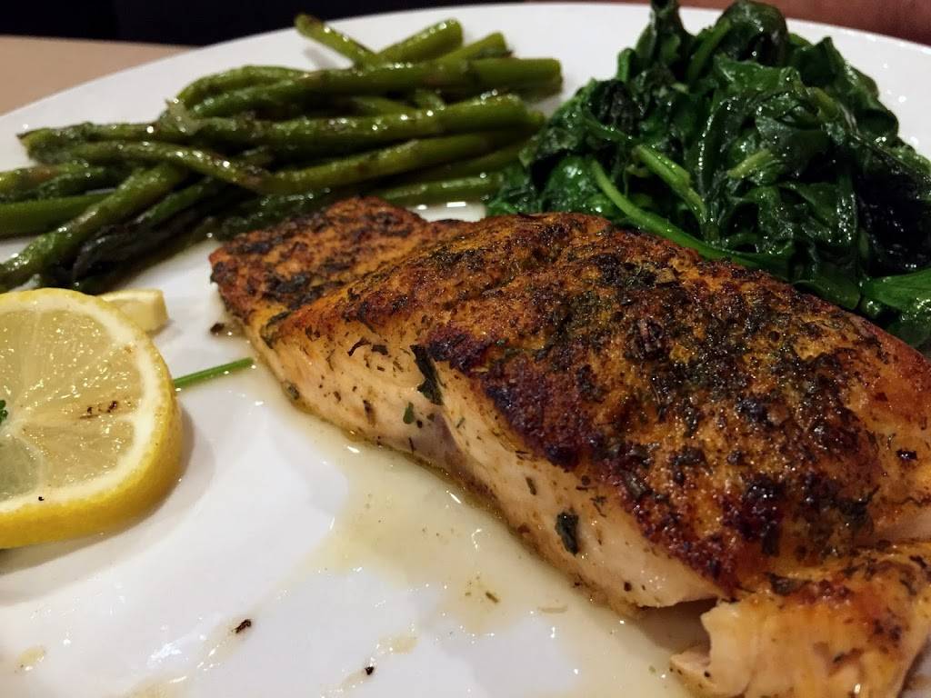 Crossroads Seafood and Steakhouse | restaurant | 106 State Rd 60 East, Plant City, FL 33567, USA | 8137565699 OR +1 813-756-5699