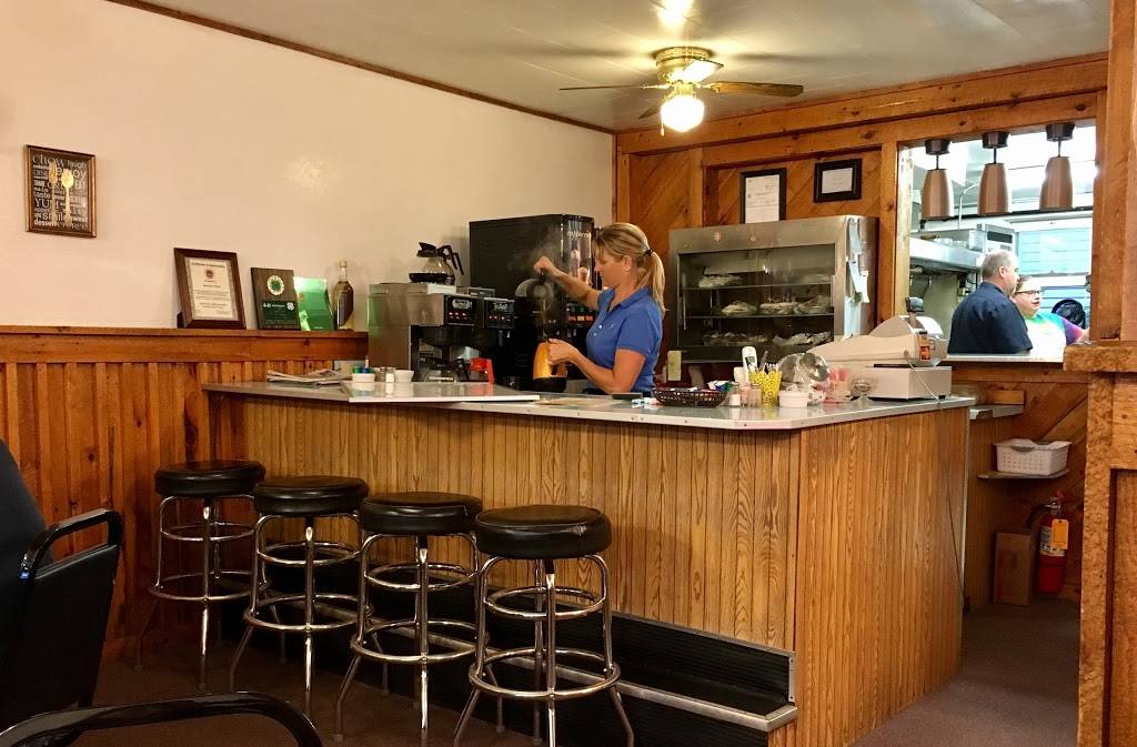 Bonnies Diner | restaurant | 126 S Lake Ave, Phillips, WI 54555, USA | 7153393404 OR +1 715-339-3404