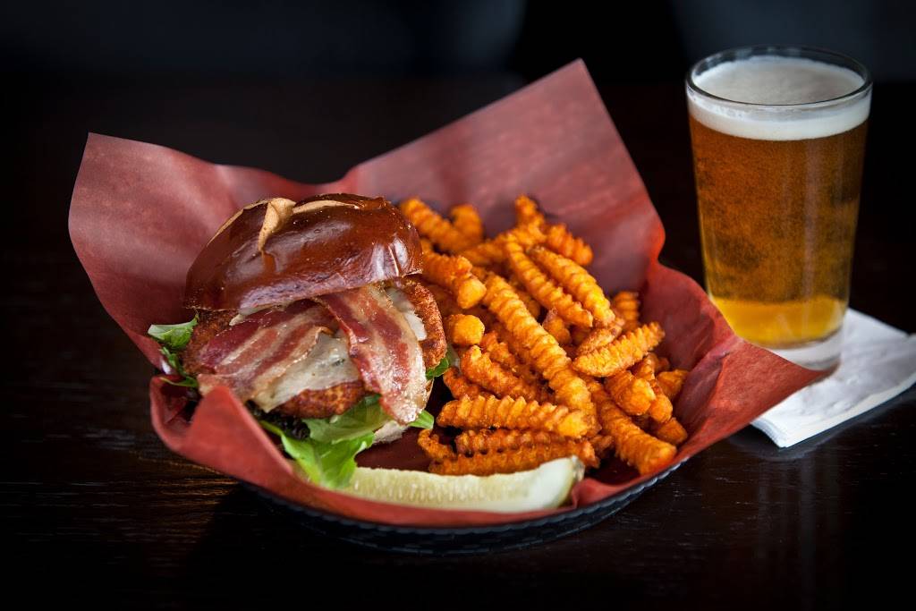 Salt & Pepper Savory Grill and Pub | restaurant | 11539 E Lakewood Blvd #50, Holland, MI 49424, USA | 6163555501 OR +1 616-355-5501