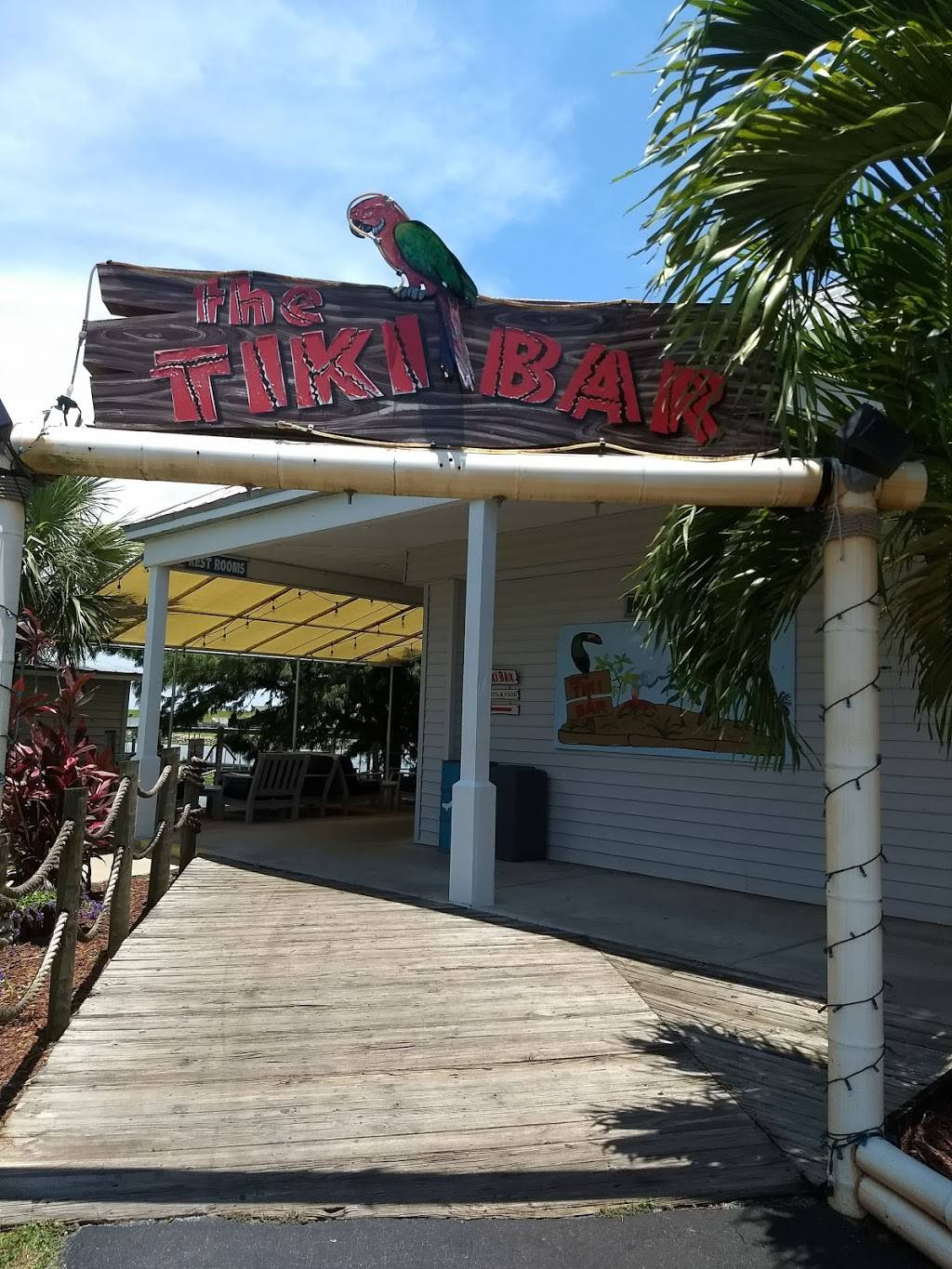 Scottys Tiki Bar | restaurant | 920 Del Monte Ave, Clewiston, FL 33440, USA | 8004736766 OR +1 800-473-6766
