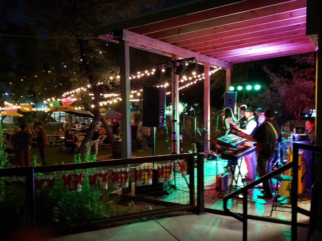 The Well | restaurant | 5539 UTSA Boulevard, San Antonio, TX 78249, USA | 2108779099 OR +1 210-877-9099