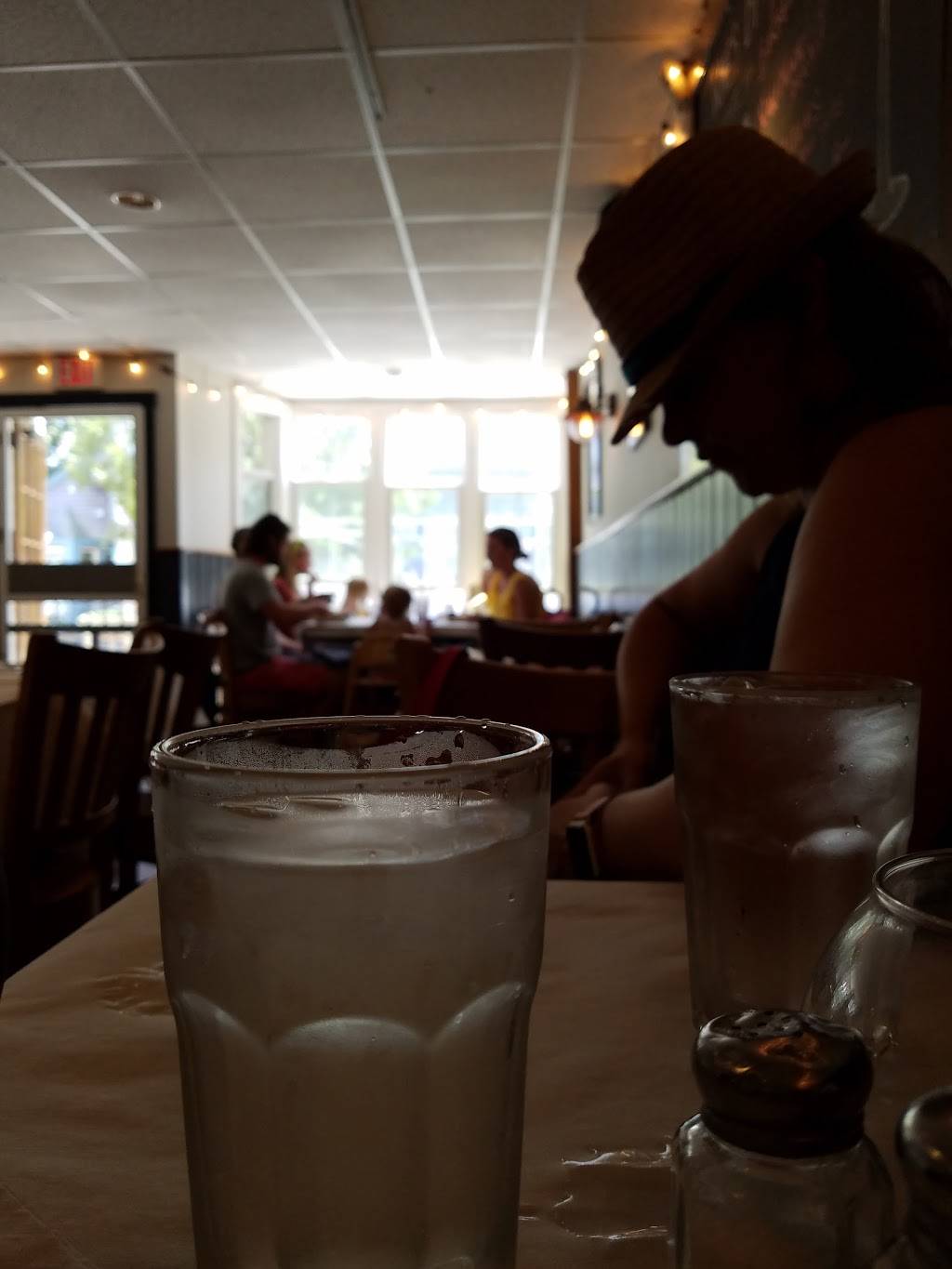 J22 Tap and Table | restaurant | 22 Narragansett Ave, Jamestown, RI 02835, USA | 4014233709 OR +1 401-423-3709