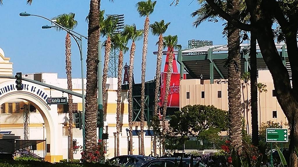 Starbucks | cafe | 2035 E Katella Ave, Anaheim, CA 92806, USA | 7146344164 OR +1 714-634-4164