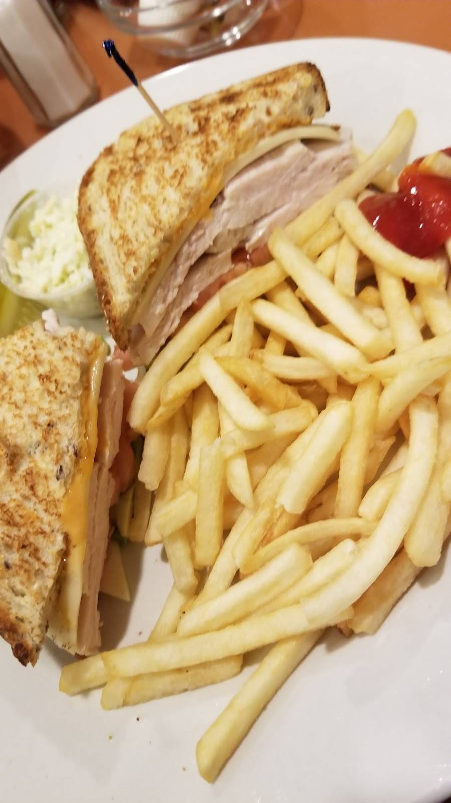 Tiffanys Restaurant Cafe | restaurant | 2179 W Touhy Ave, Des Plaines, IL 60018, USA | 8478135581 OR +1 847-813-5581