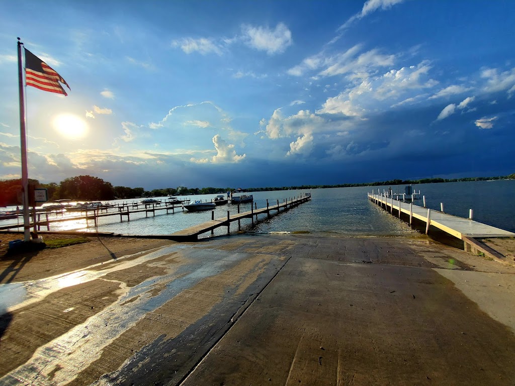 Sandbar Bar & Grille | restaurant | 40870 N Douglas Ave, Antioch, IL 60002, USA | 8473958990 OR +1 847-395-8990