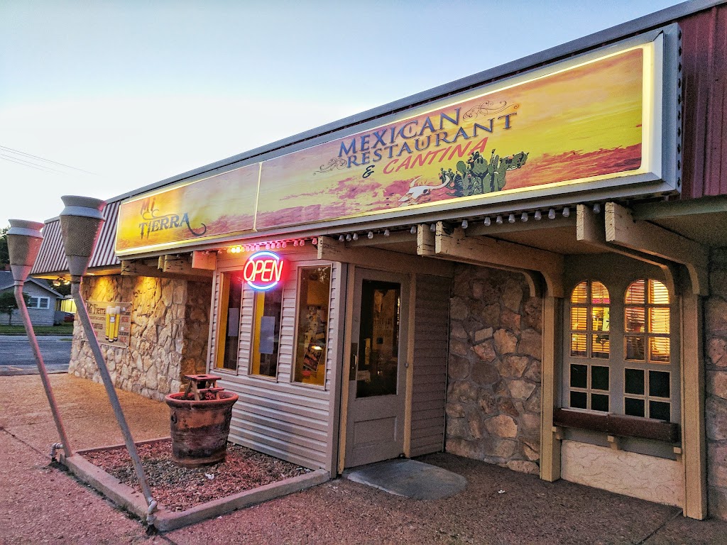 Mi Tierra Restaurant And Cantina | restaurant | 700 E 4th Ave, Hutchinson, KS 67501, USA | 6206626121 OR +1 620-662-6121