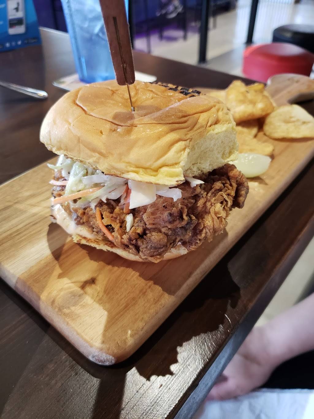 Roanoke ChopShop Live | restaurant | 309 S Oak St, Roanoke, TX 76262, USA | 8174028677 OR +1 817-402-8677