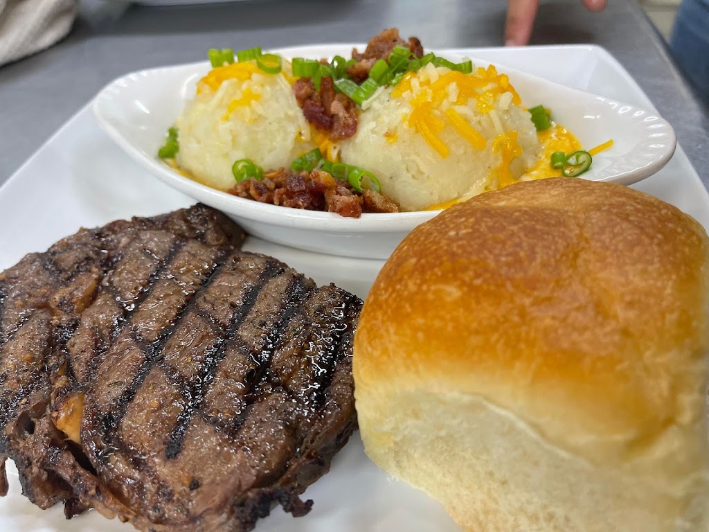 The Farmhouse Cafe & Mercantile | restaurant | 2125 Avenue G, Bay City, TX 77414, USA | 9792454900 OR +1 979-245-4900