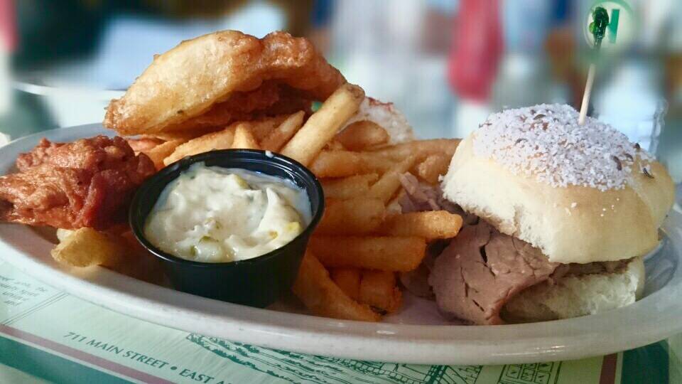 The Globe | restaurant | 711 E Main St, East Aurora, NY 14052, USA | 7166524221 OR +1 716-652-4221