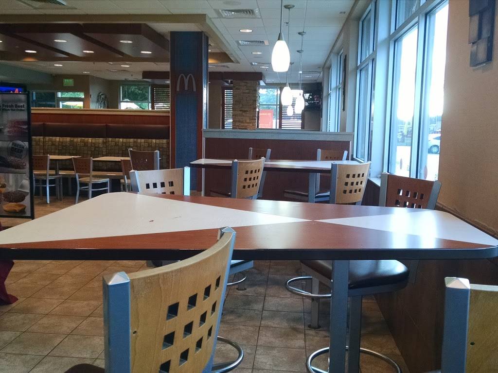 McDonalds | cafe | 3904 Ridge Rd, Highland, IN 46322, USA | 2199232736 OR +1 219-923-2736