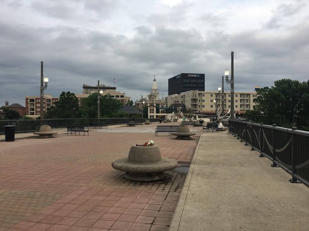 Hilton w Lafayette In | restaurant | 356 E State St, West Lafayette, IN 47906, USA | 7657432100 OR +1 765-743-2100