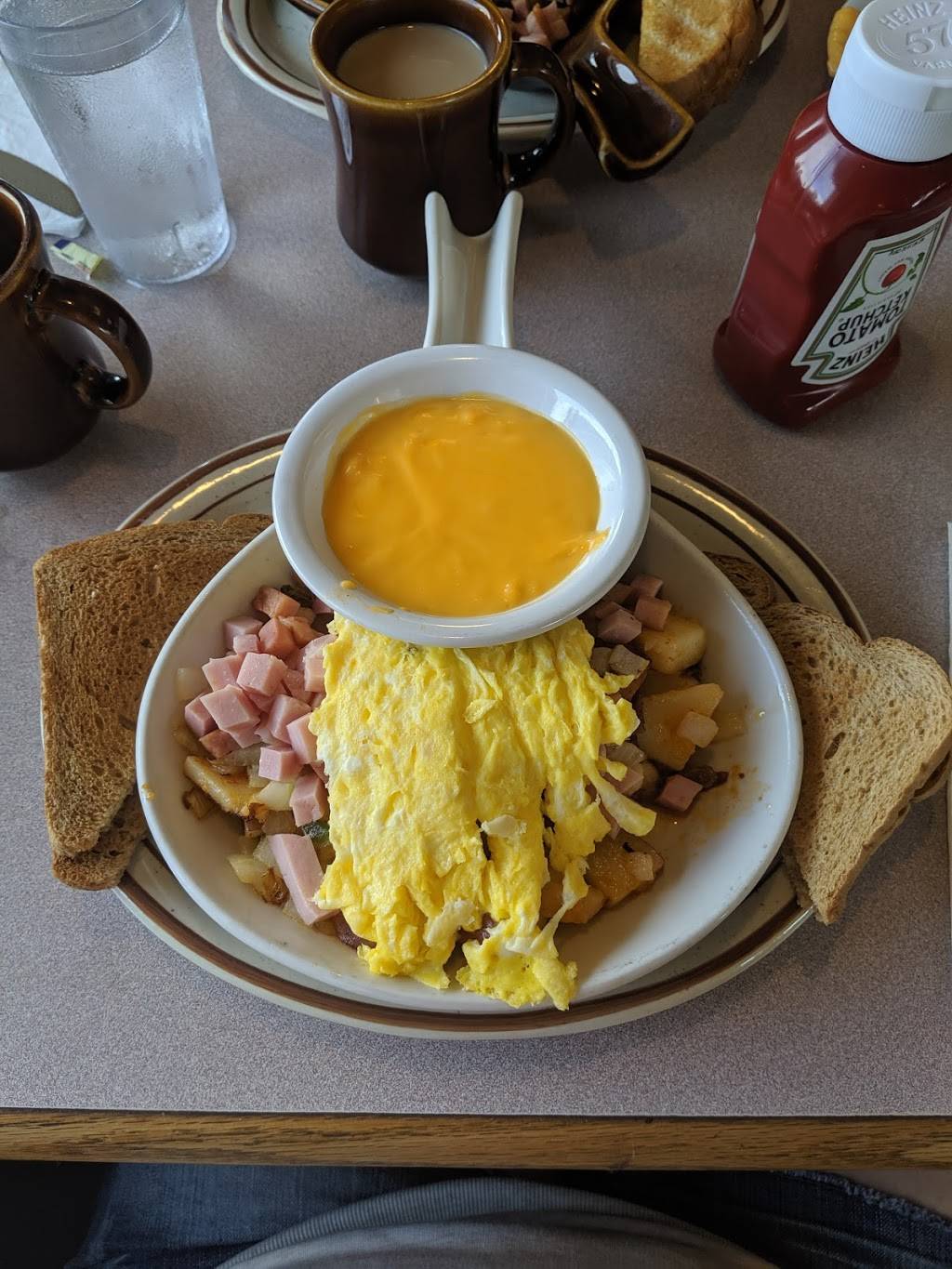 Breakwater Restaurant | restaurant | 1111 E Cloverland Dr, Ironwood, MI 49938, USA | 9069328400 OR +1 906-932-8400