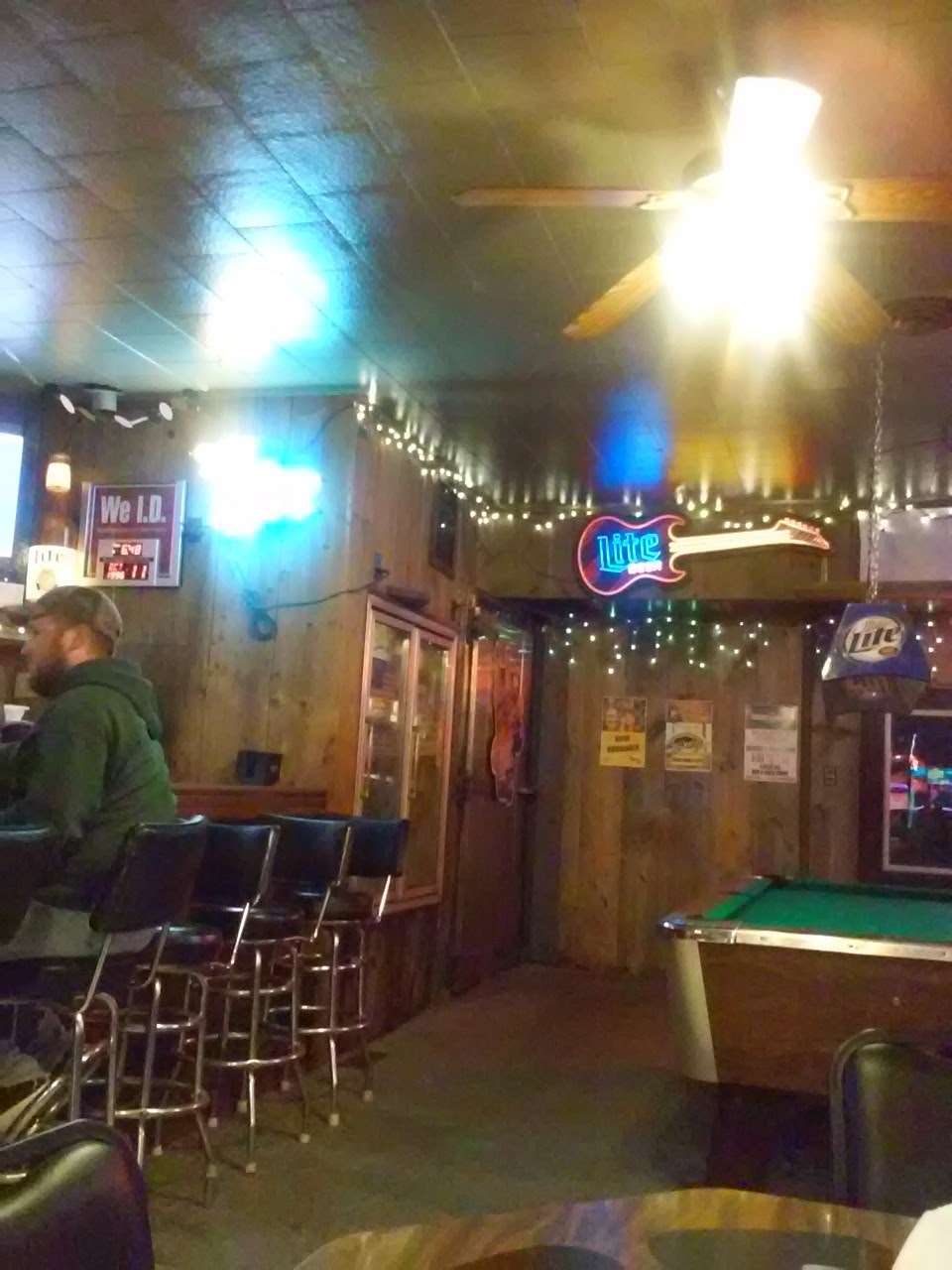 The Buss Stop | restaurant | 203 Center St, Augusta, IL 62311, USA | 2173922511 OR +1 217-392-2511