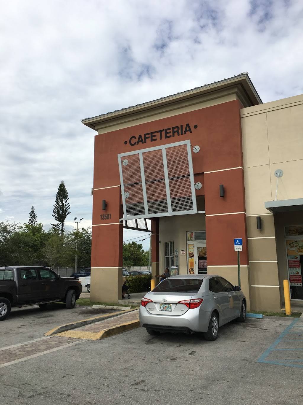 Diaz Restaurant Cafe | restaurant | 13501 SW 268th St, Naranja, FL 33032, USA | 7864812100 OR +1 786-481-2100