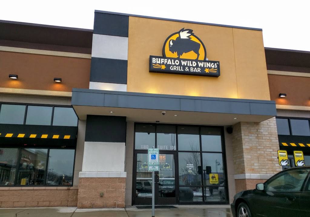 Buffalo Wild Wings | restaurant | 1180 W Sunset Dr Ste 106, Waukesha, WI 53189, USA | 2628322999 OR +1 262-832-2999