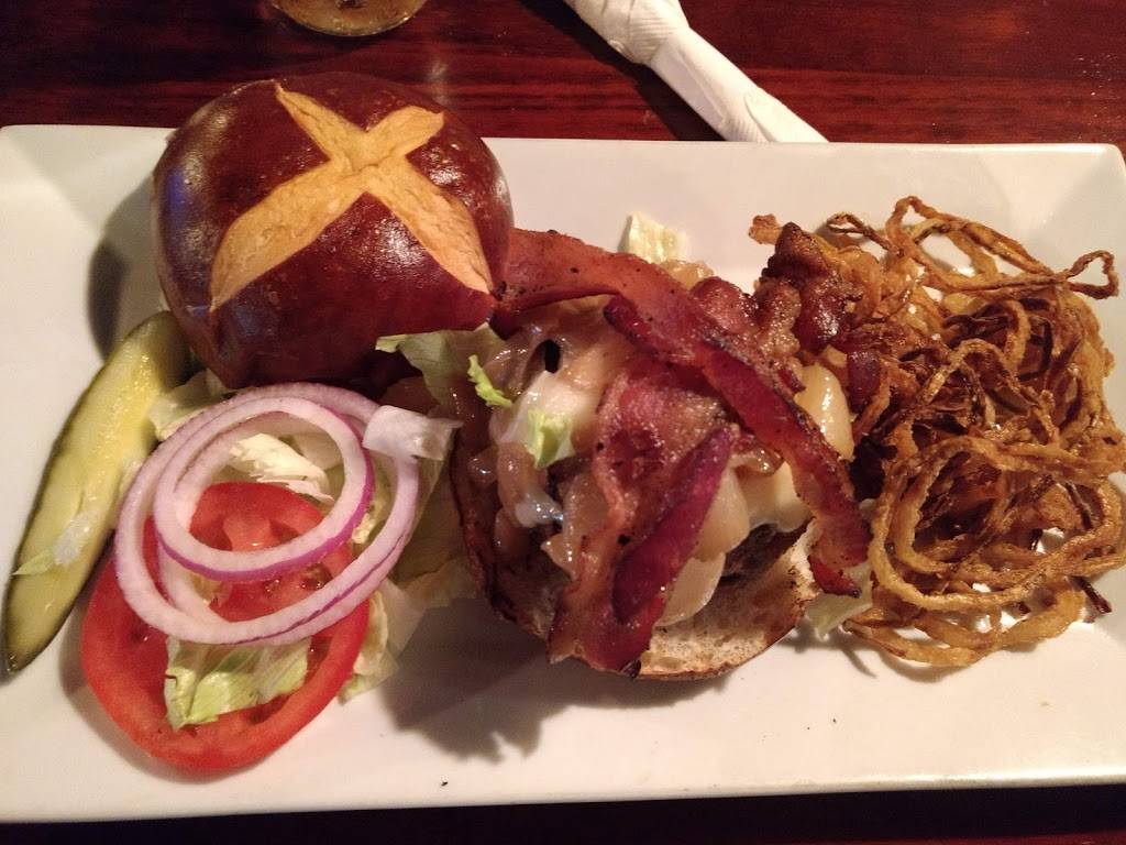 Gourmet Burger Bistro | restaurant | 5 Mill Creek Rd, Port Jefferson, NY 11777, USA | 6314034033 OR +1 631-403-4033