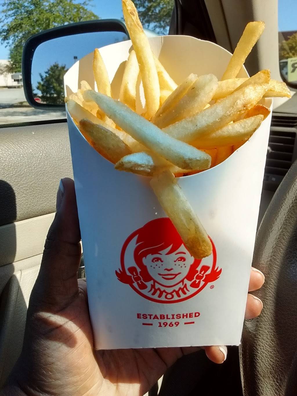 Wendys | restaurant | 626 Fairview Rd, Simpsonville, SC 29680, USA | 8649637512 OR +1 864-963-7512