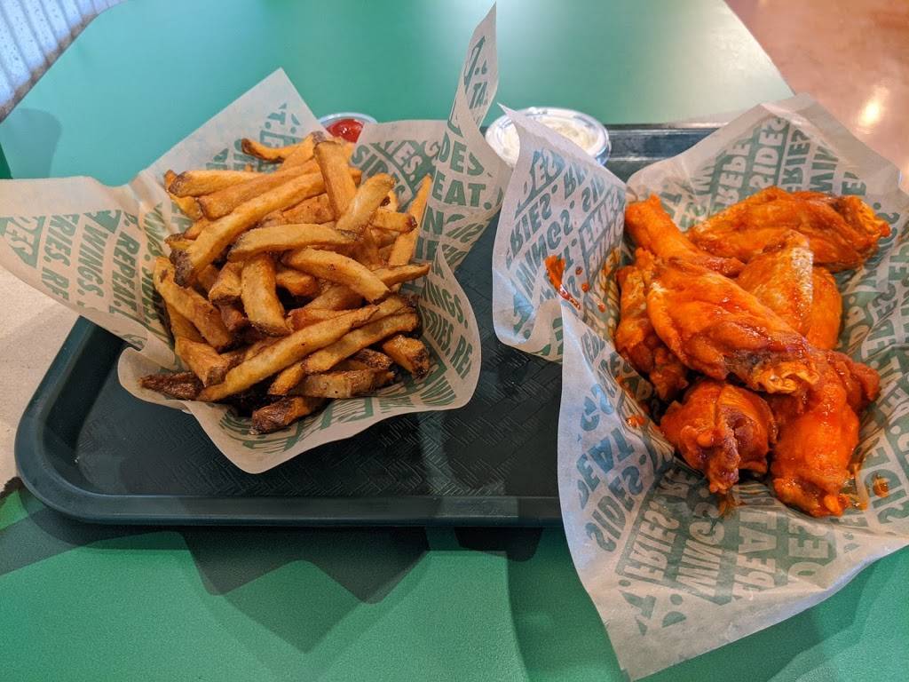 Wingstop | restaurant | 1050 Sunland Park Dr Ste P-100, El Paso, TX 79922, USA | 9155819464 OR +1 915-581-9464