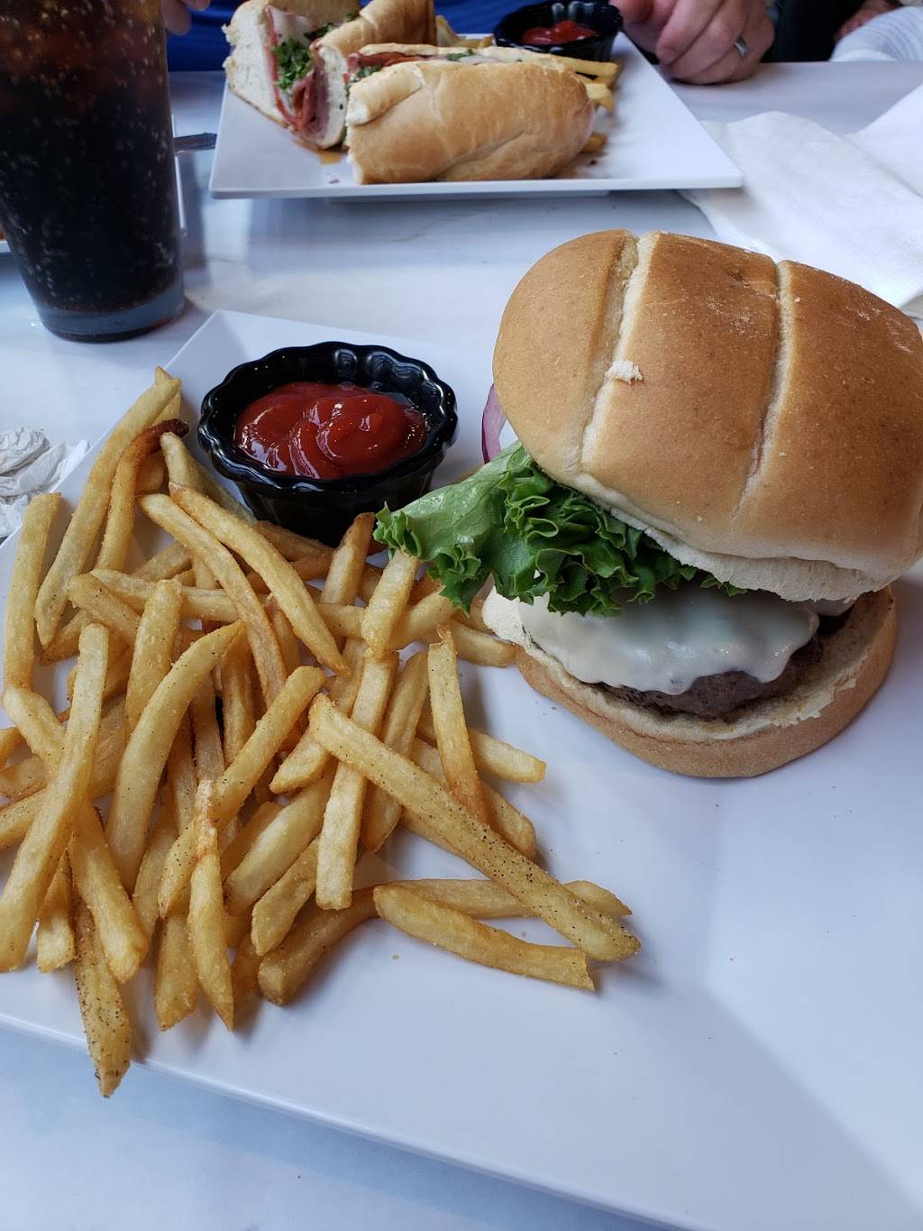 Stevarinos Italian Eatery & Pub | restaurant | 325 Cherokee Blvd, Chattanooga, TN 37405, USA | 4236485420 OR +1 423-648-5420