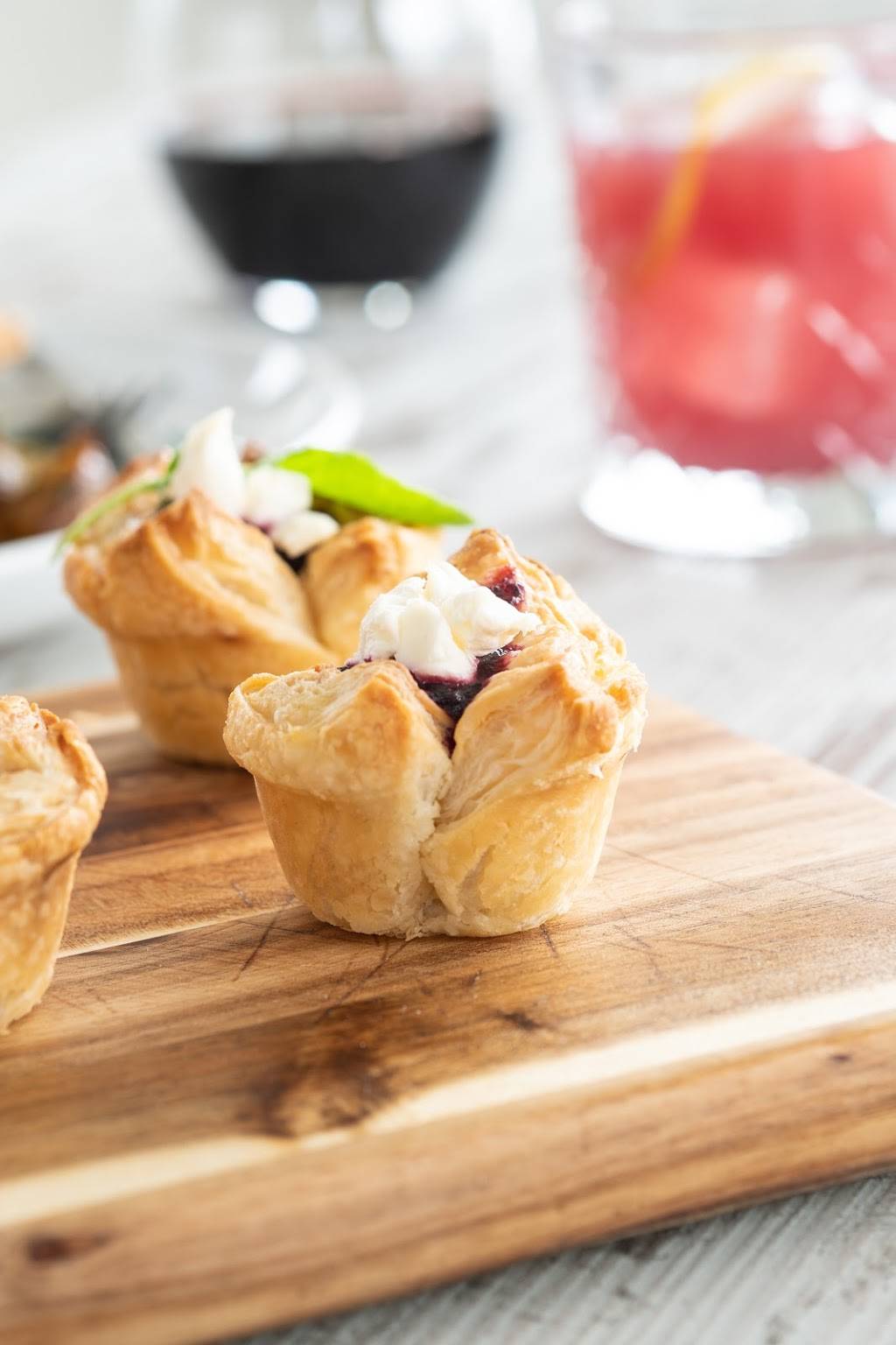 EDIE Bistro | restaurant | 297 Wellington St E #6, Aurora, ON L4G 6K9, Canada | 9058411922 OR +1 905-841-1922