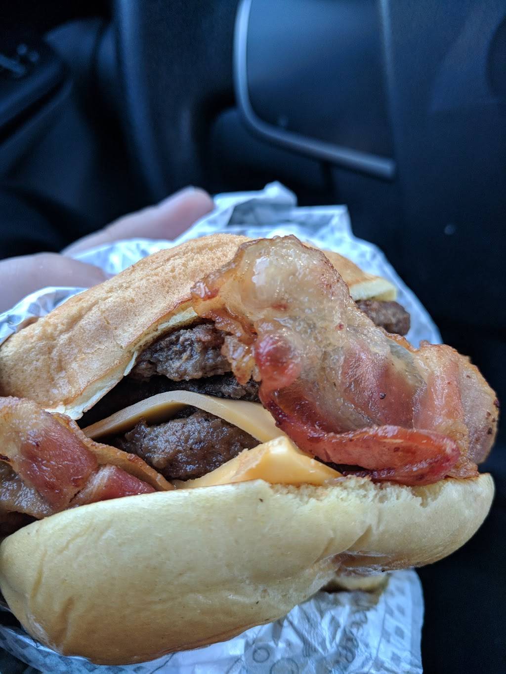 Checkers | restaurant | 16171 Shady Grove Rd, Gaithersburg, MD 20877, USA | 3015192480 OR +1 301-519-2480