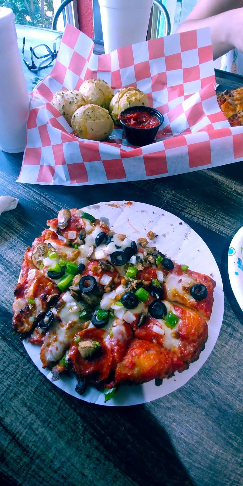 J Burns Pizza | restaurant | 308 Pine Ave, Anna Maria, FL 34216, USA | 9412514070 OR +1 941-251-4070