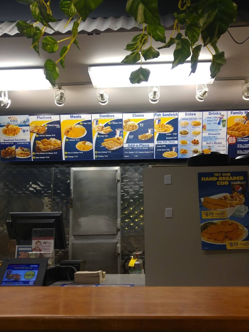 Long John Silvers | restaurant | 1015 S Green River Rd, Evansville, IN 47715, USA | 8124763662 OR +1 812-476-3662