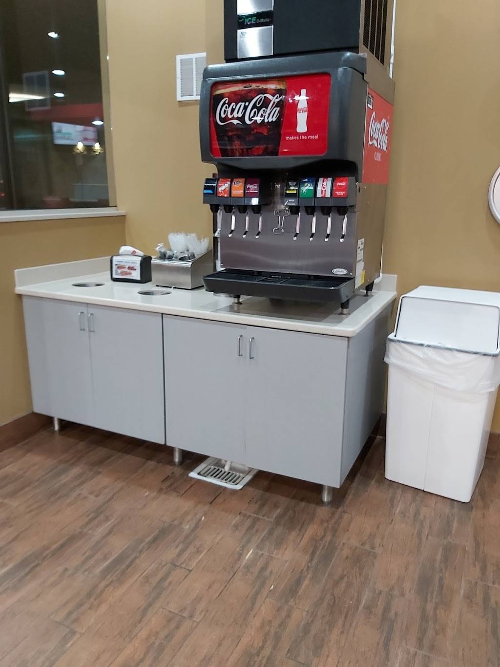 Dominos Pizza | meal delivery | 10909 E Arapahoe Pl #105, Centennial, CO 80112, USA | 3037798202 OR +1 303-779-8202