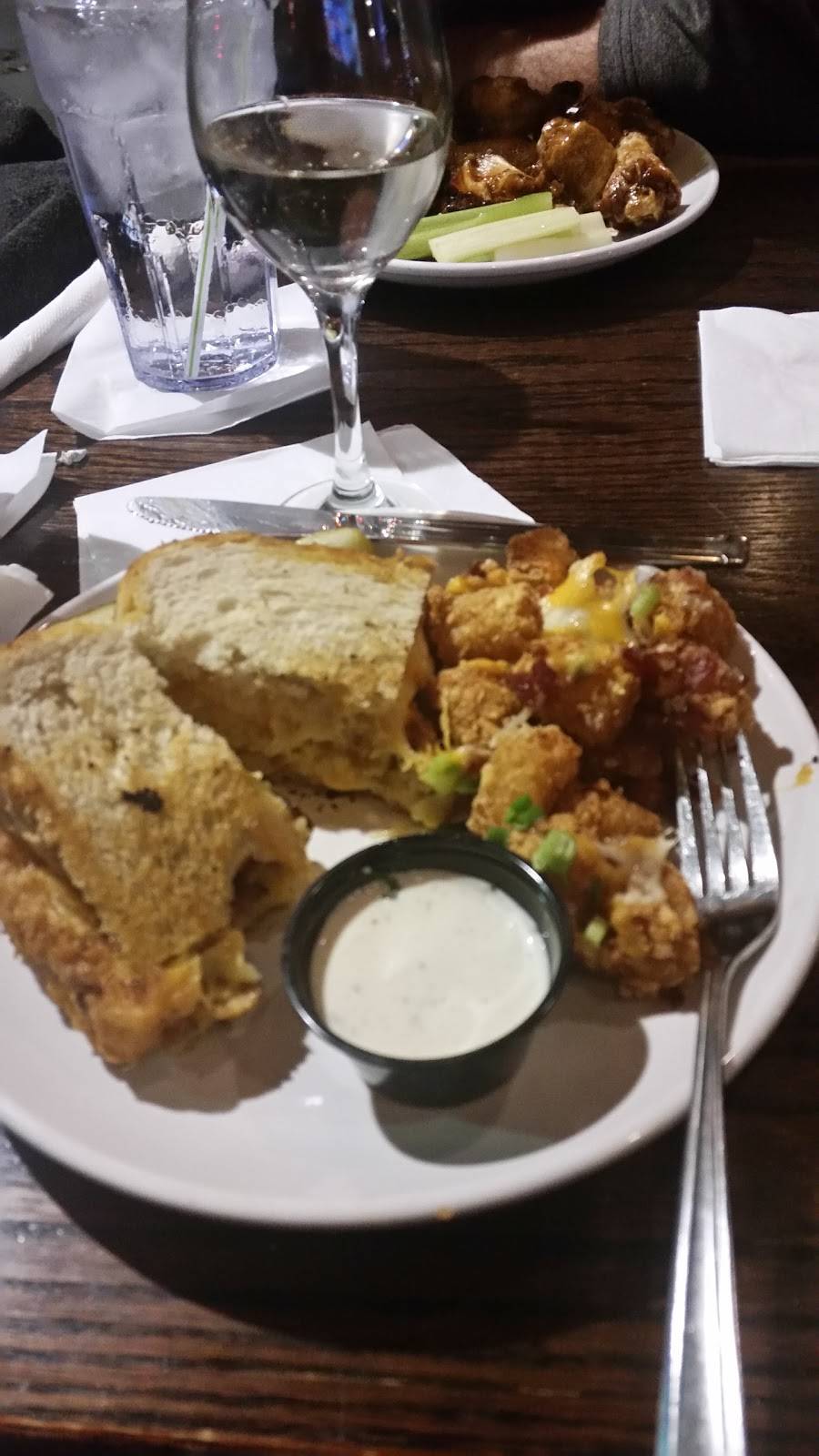 Fletchers Pub | restaurant | 7177 W Q Ave, Kalamazoo, MI 49009, USA | 2693723188 OR +1 269-372-3188