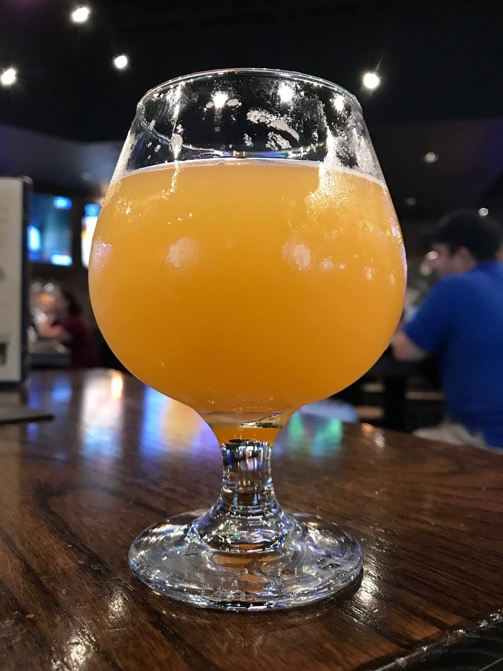 Mavericks | restaurant | 42820 Ford Rd, Canton, MI 48187, USA | 7348440616 OR +1 734-844-0616