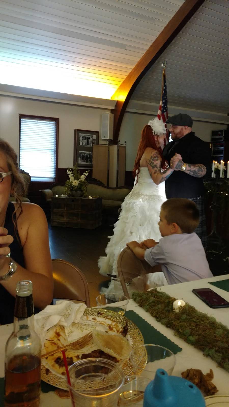 Shamrock Club of Columbus | restaurant | 60 W Castle Rd, Columbus, OH 43207, USA | 6144914449 OR +1 614-491-4449