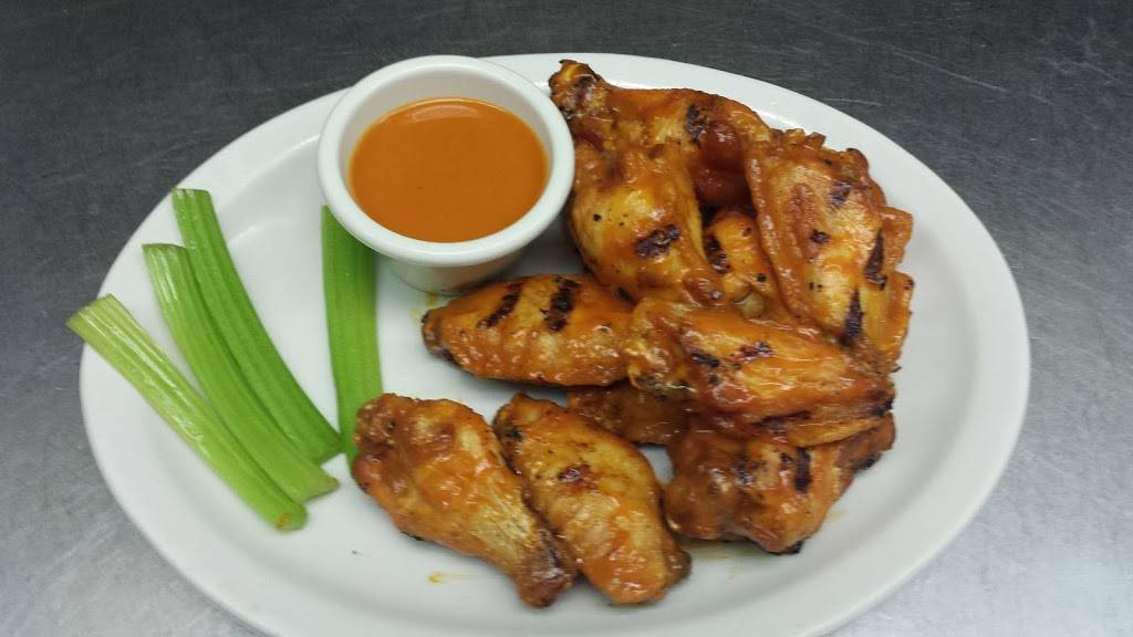 V.I.Ps Corner Bar & Grill | restaurant | 425 15th St, Moline, IL 61265, USA | 3097571331 OR +1 309-757-1331