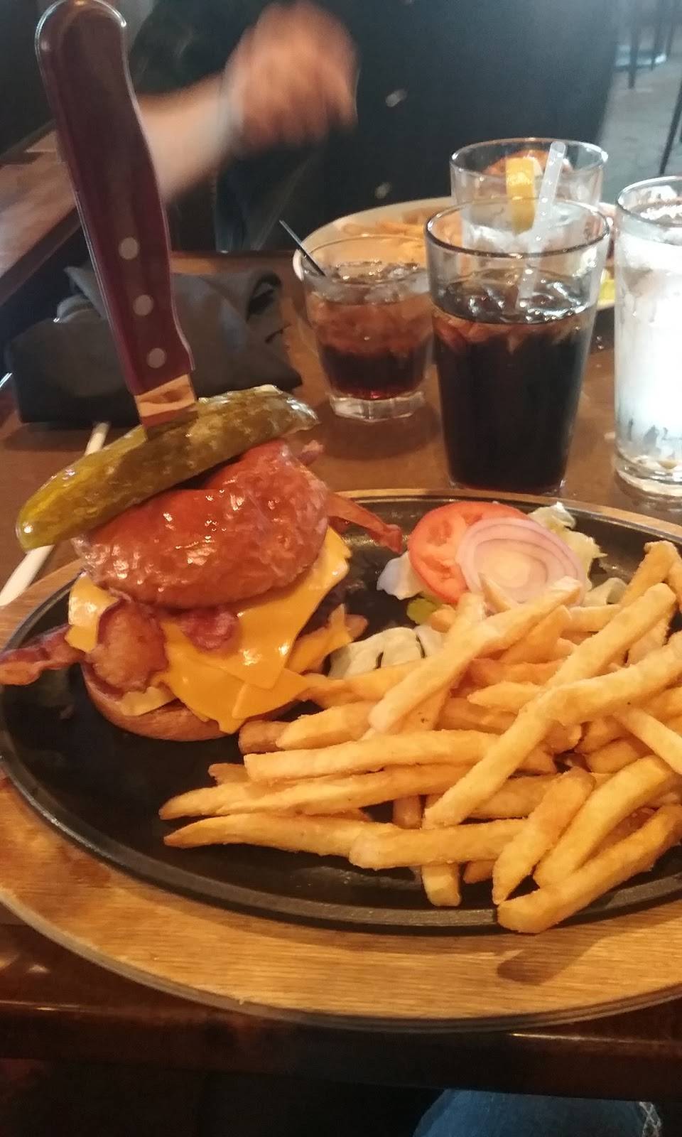 Regatta Grille | restaurant | 1520 E Lakeshore Dr, Storm Lake, IA 50588, USA | 7122135800 OR +1 712-213-5800