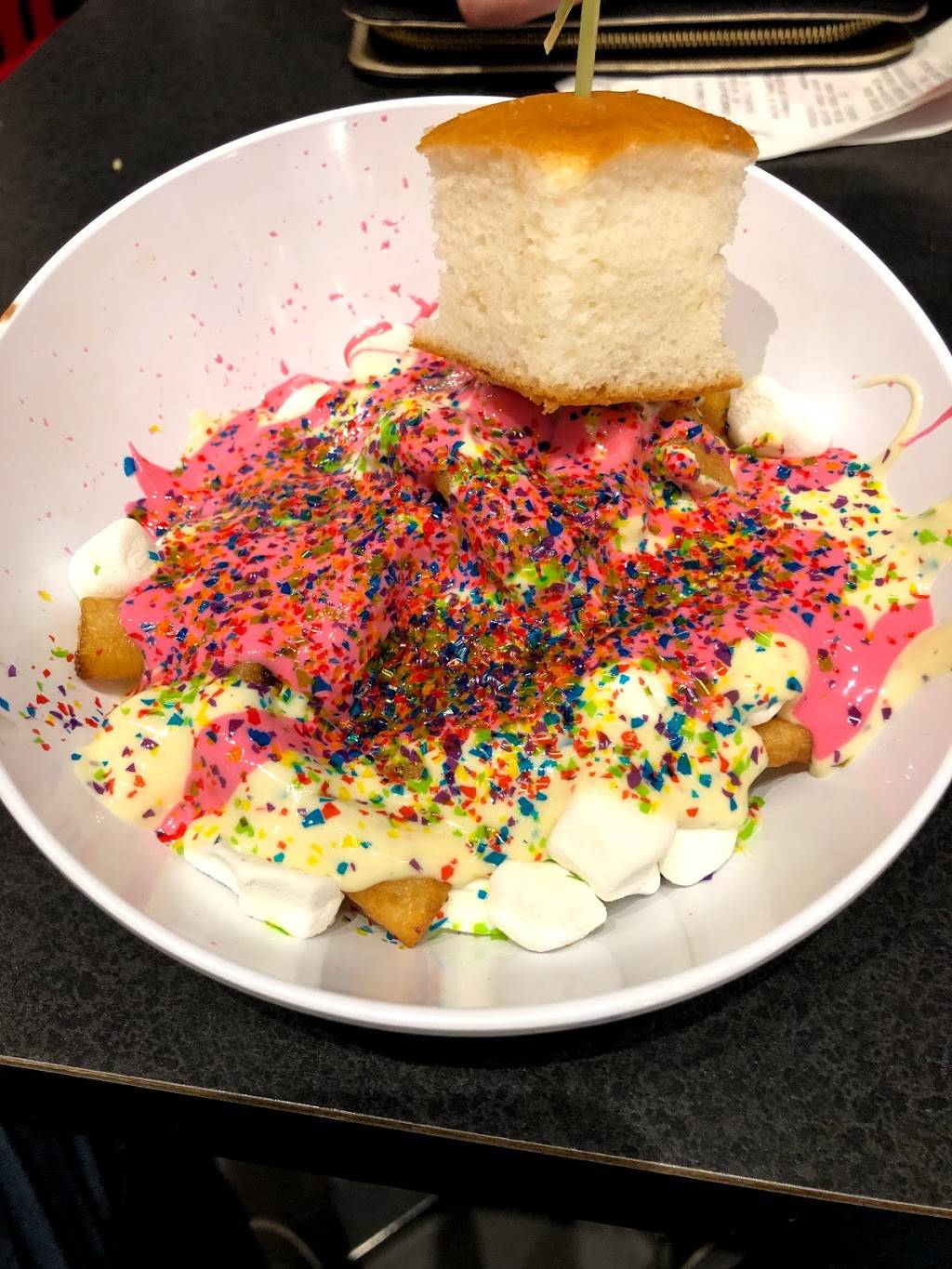 Chocolats Favoris | restaurant | 1437 Boulevard Michèle-Bohec, Blainville, QC J7C 0M4, Canada | 4509871363 OR +1 450-987-1363