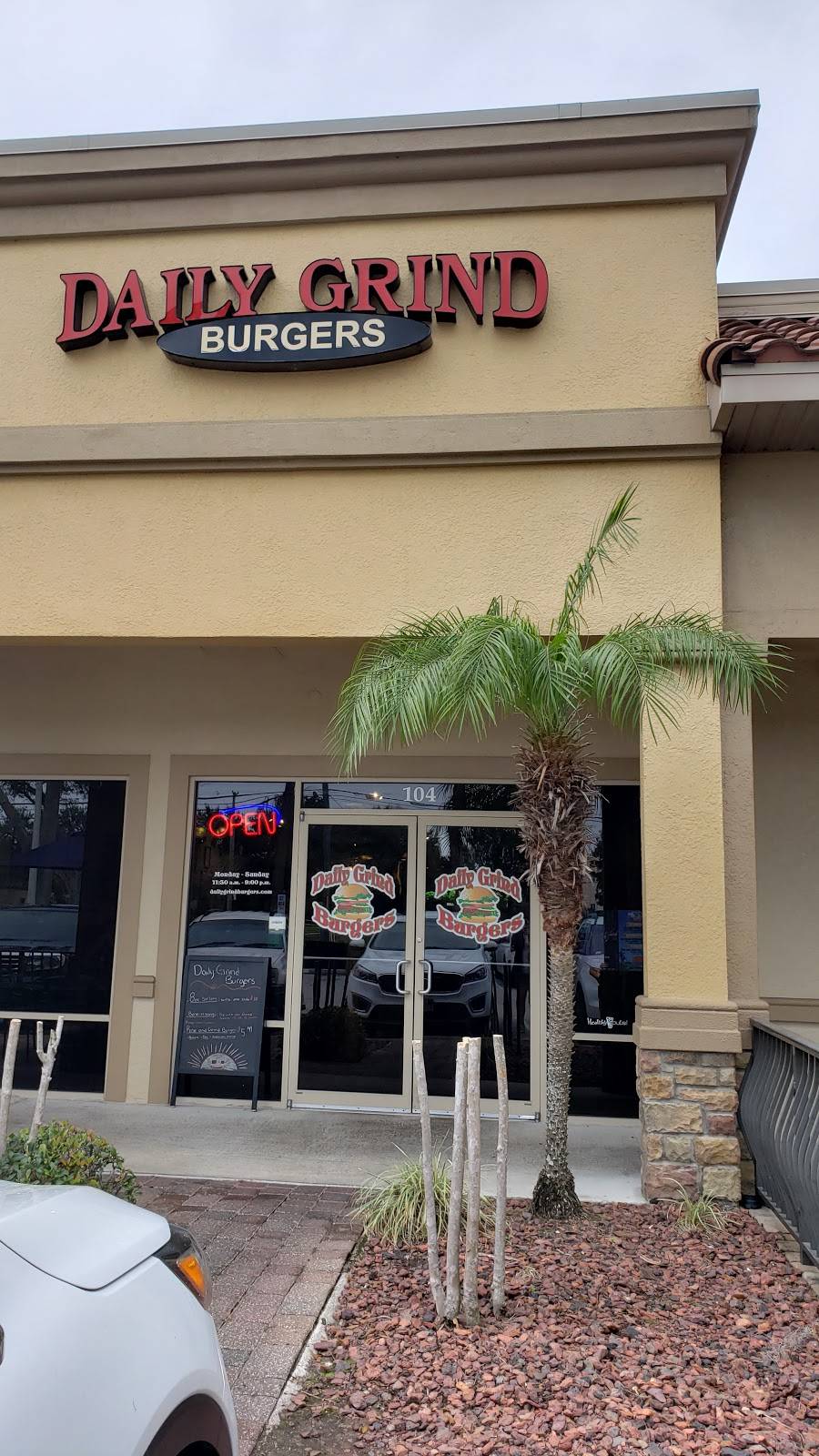 Daily Grind Burgers | restaurant | 1665 Dunlawton Ave #104, Port Orange, FL 32127, USA | 3864922975 OR +1 386-492-2975